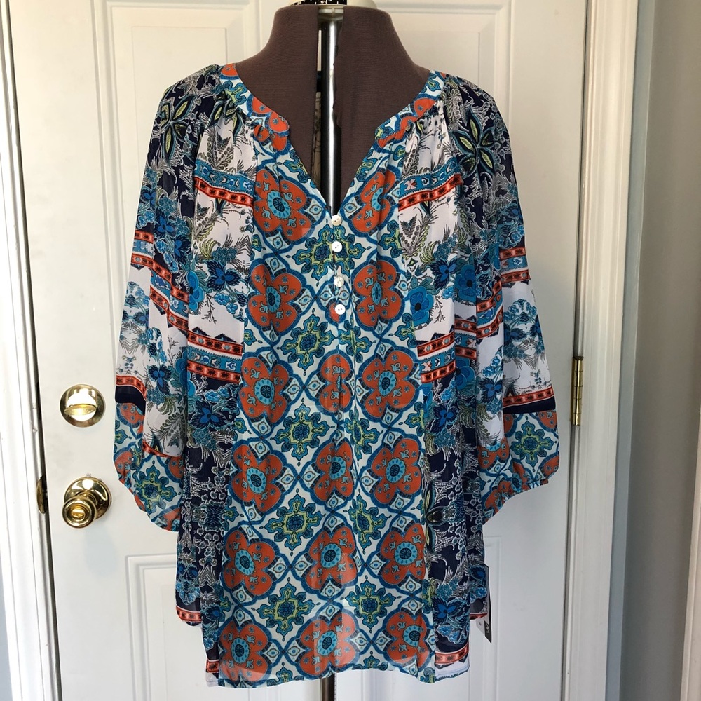 NEW DIRECTIONS • FLORAL PRINT FLOWY BLOUSE